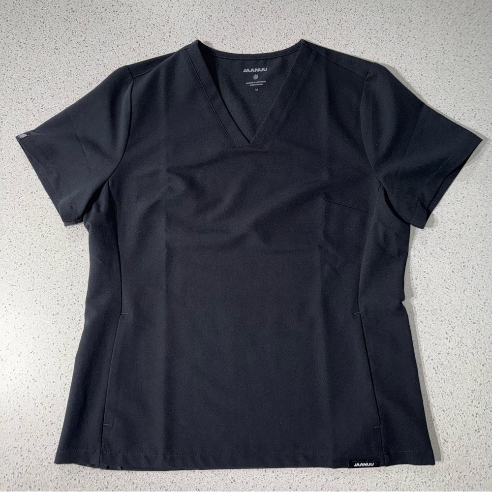 Jaanuu Carte Slim 2 Pocket Scrub Top